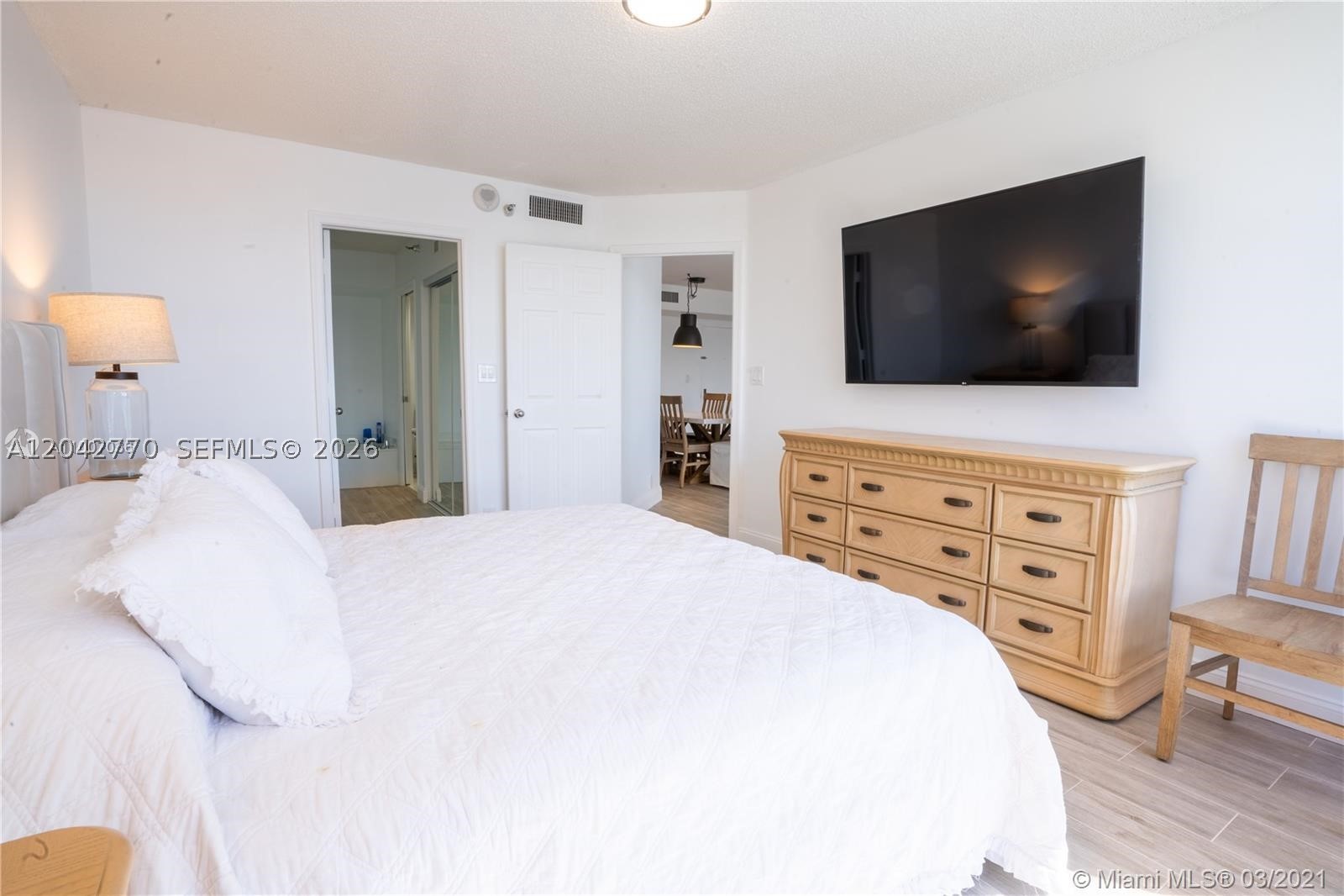 MYSTIC POINTE TOWER 500 C - Residential