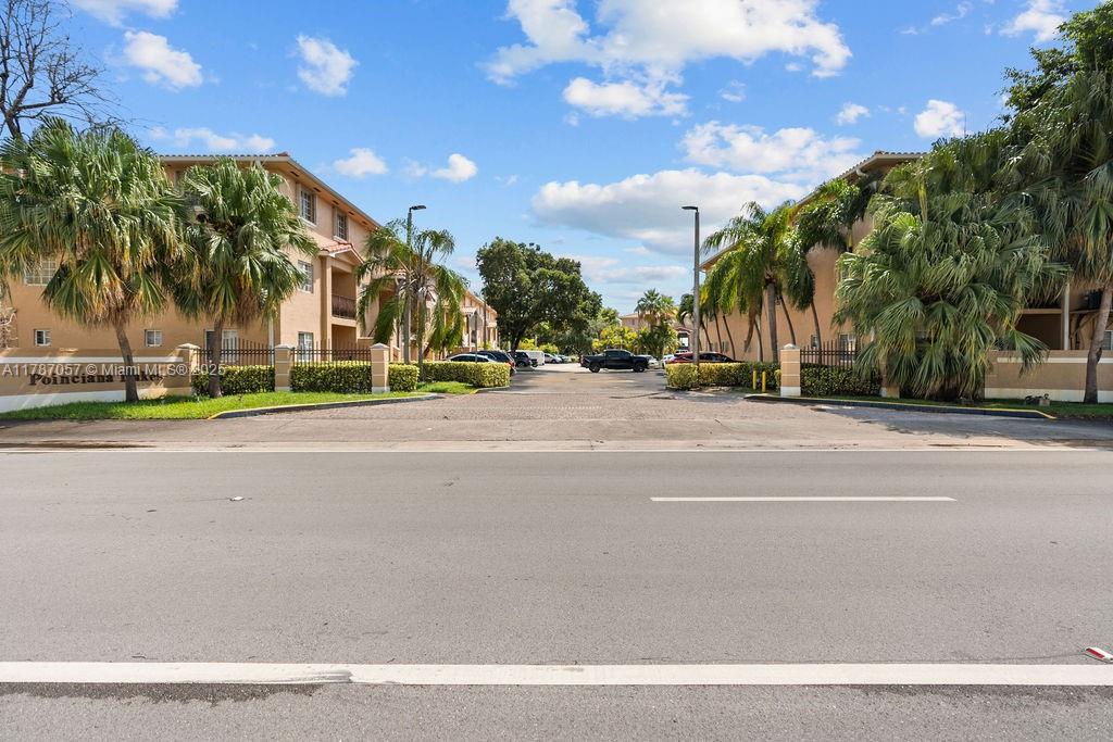 POINCIANA LAKES VILLAS CO - Residential