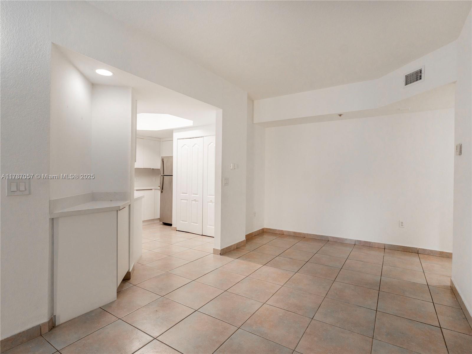 POINCIANA LAKES VILLAS CO - Residential