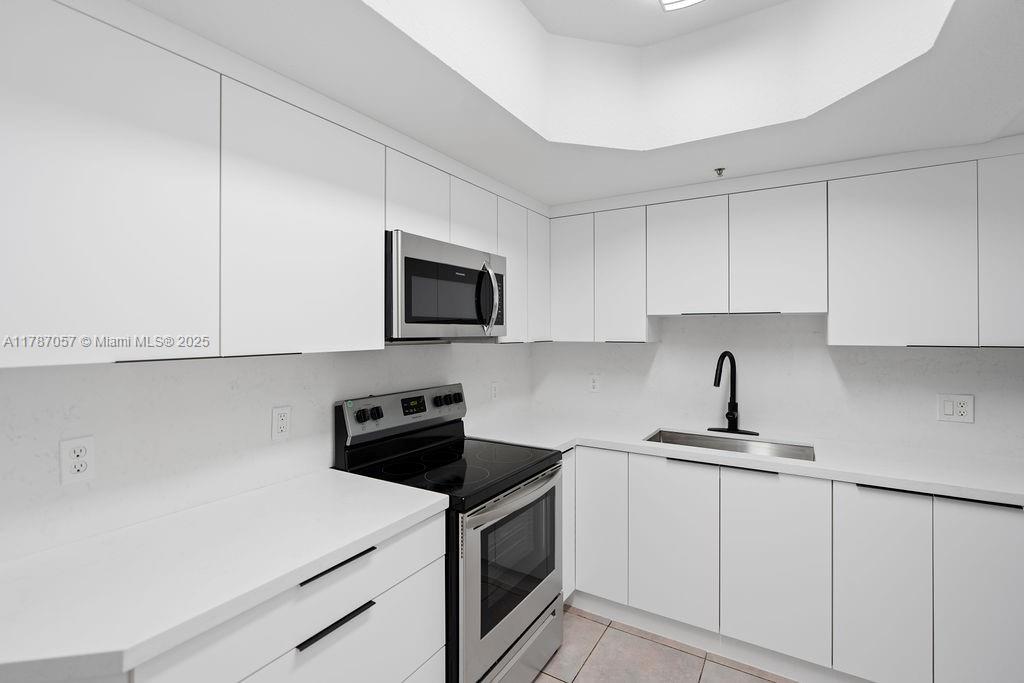 POINCIANA LAKES VILLAS CO - Residential
