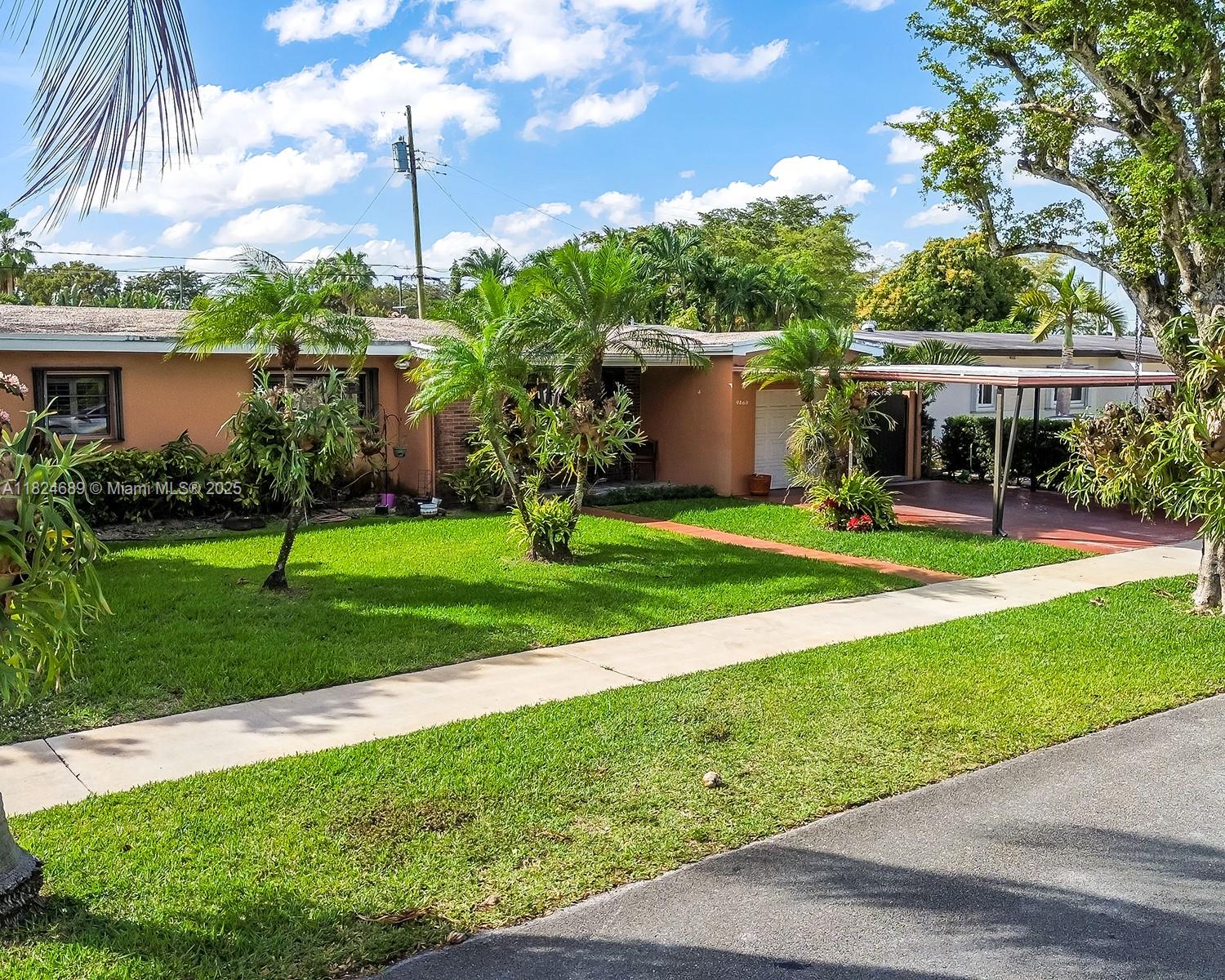3/2 Spacious Home featuring a large kitchen, family room, terrace and a beautiful yard. Conveniently located near schools, parks and grocery stores.
