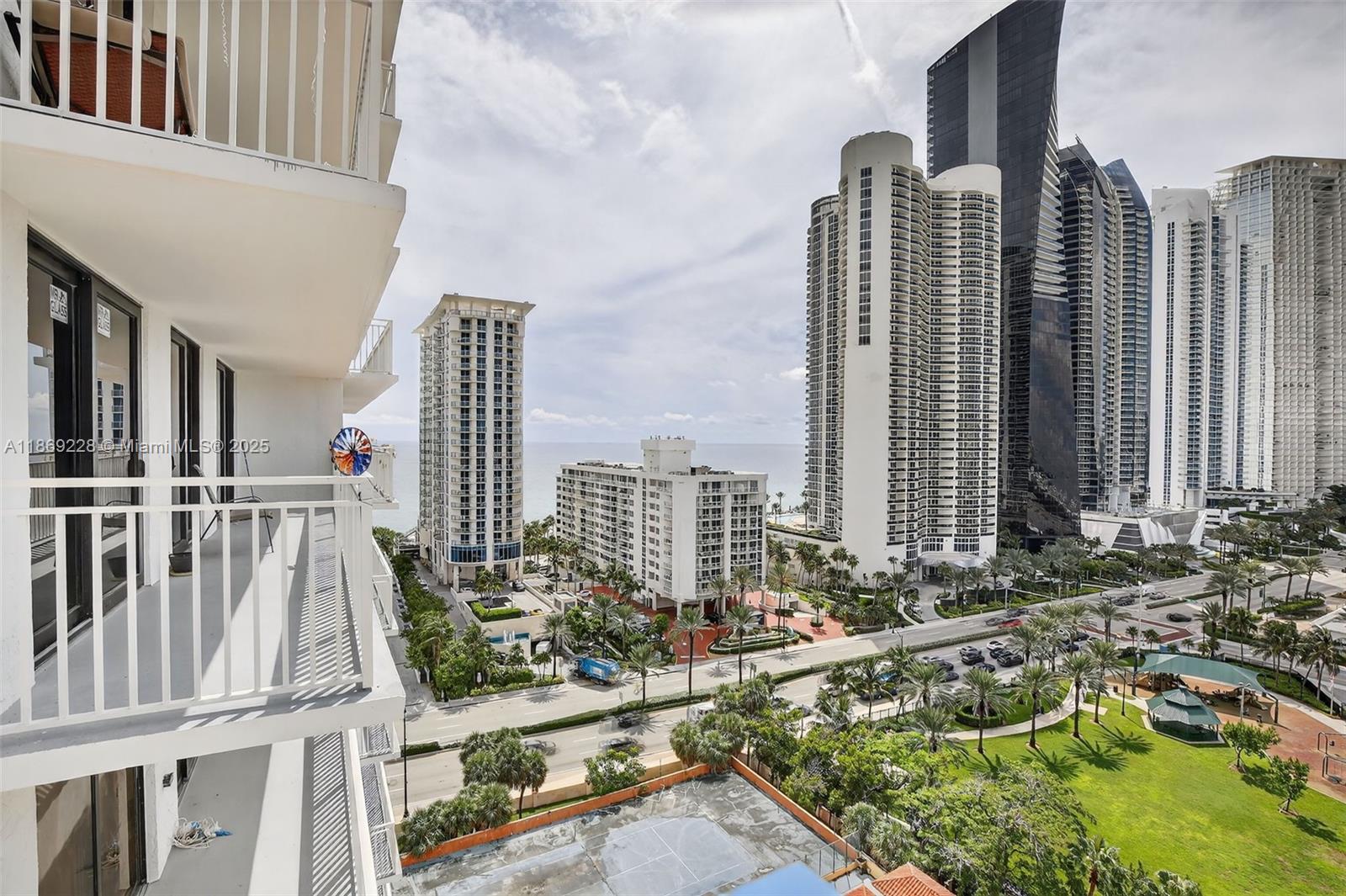 WINSTON TOWERS 600 CONDO - Residential