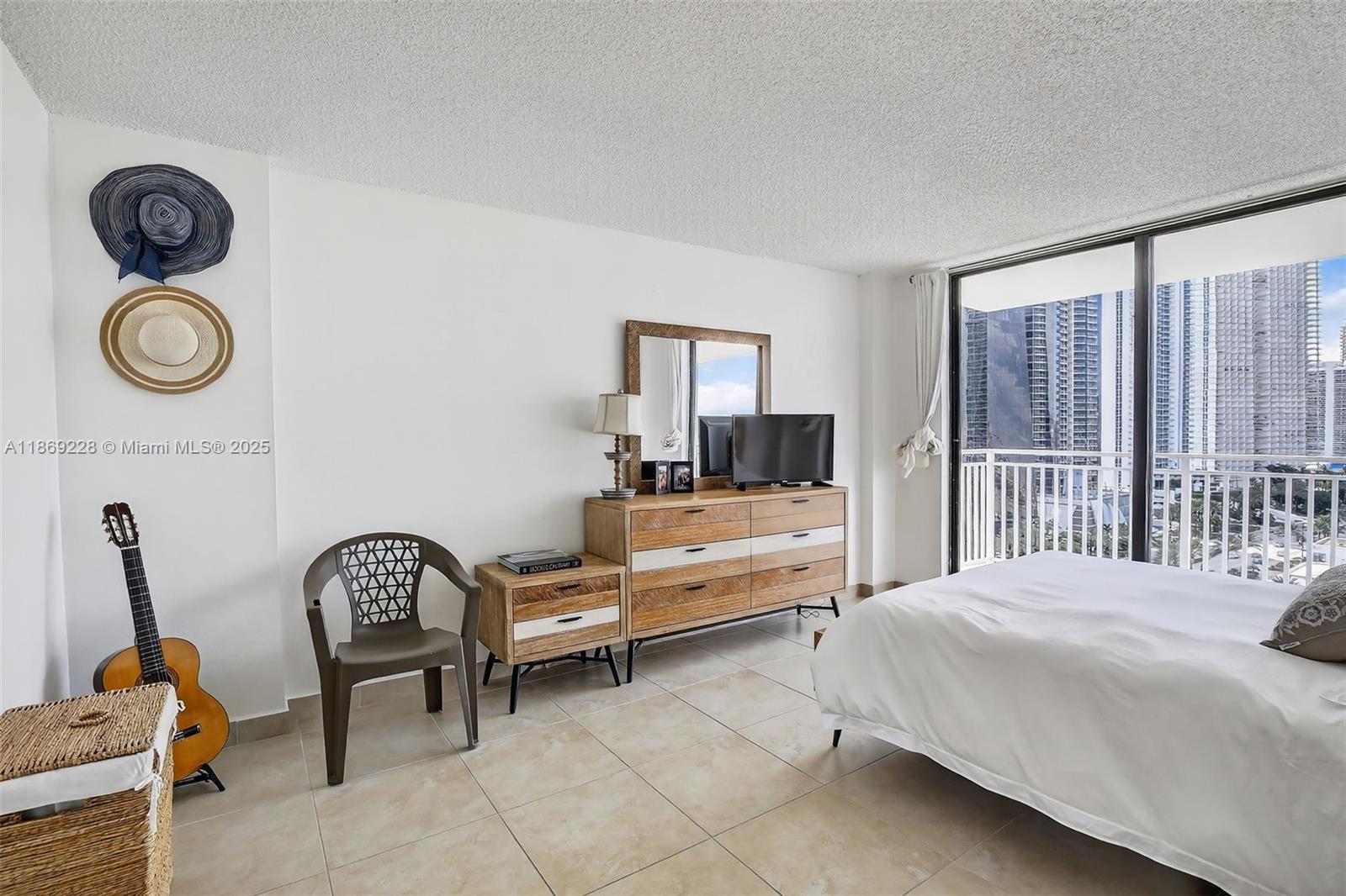 WINSTON TOWERS 600 CONDO - Residential