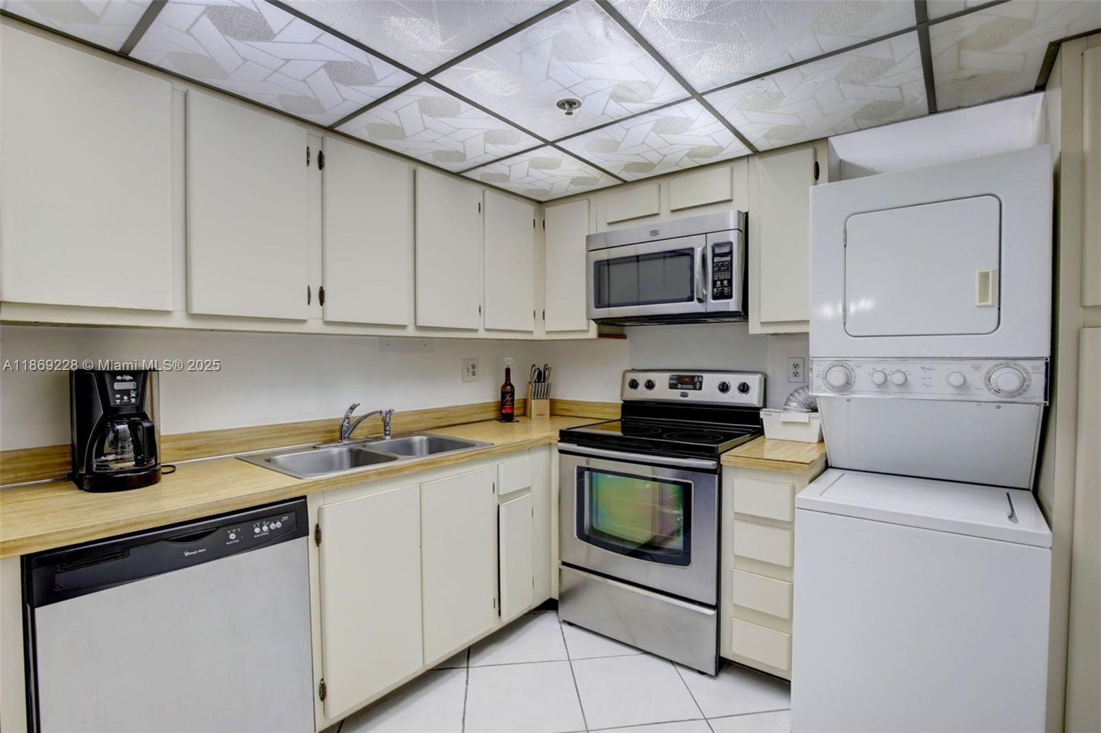 WINSTON TOWERS 600 CONDO - Residential