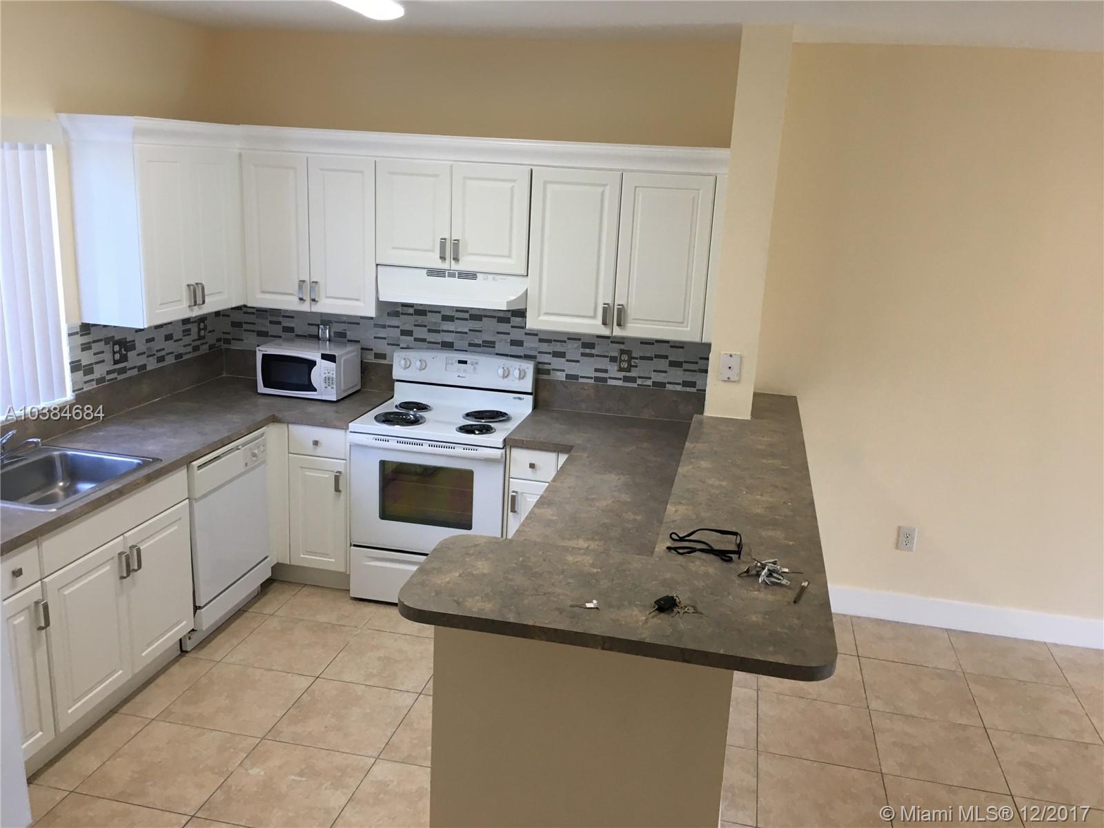 COUNTRY CLUB VILLAS TH CO - Residential Lease