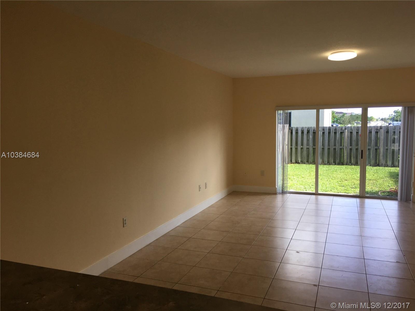 COUNTRY CLUB VILLAS TH CO - Residential Lease