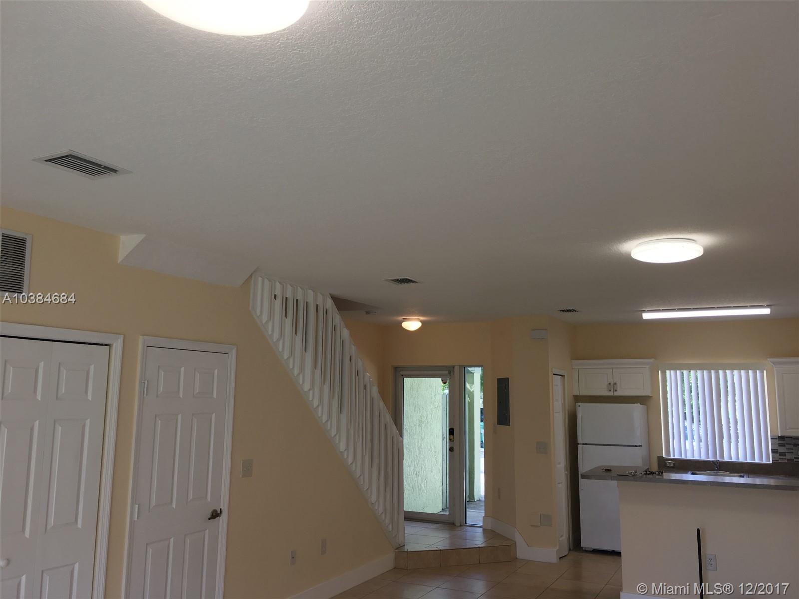 COUNTRY CLUB VILLAS TH CO - Residential Lease