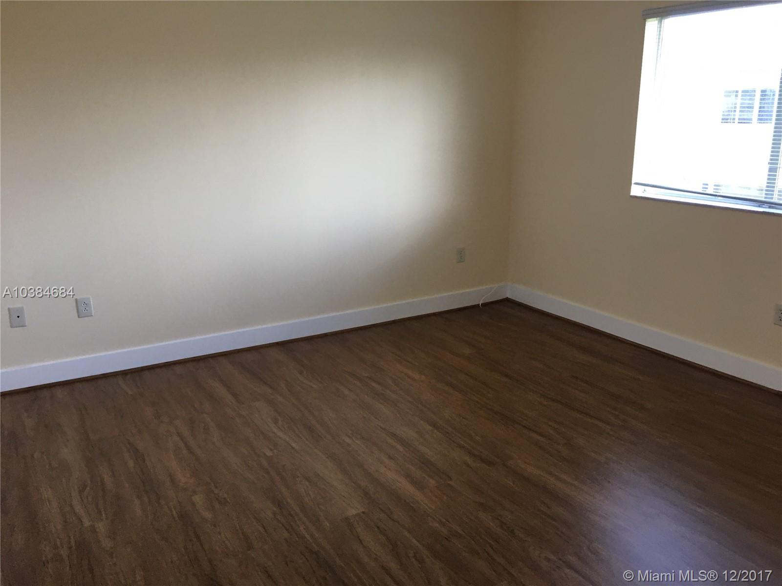 COUNTRY CLUB VILLAS TH CO - Residential Lease