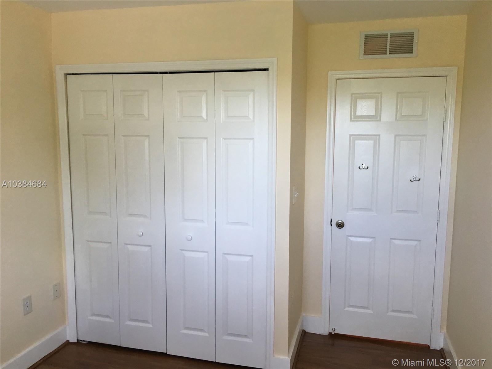 COUNTRY CLUB VILLAS TH CO - Residential Lease