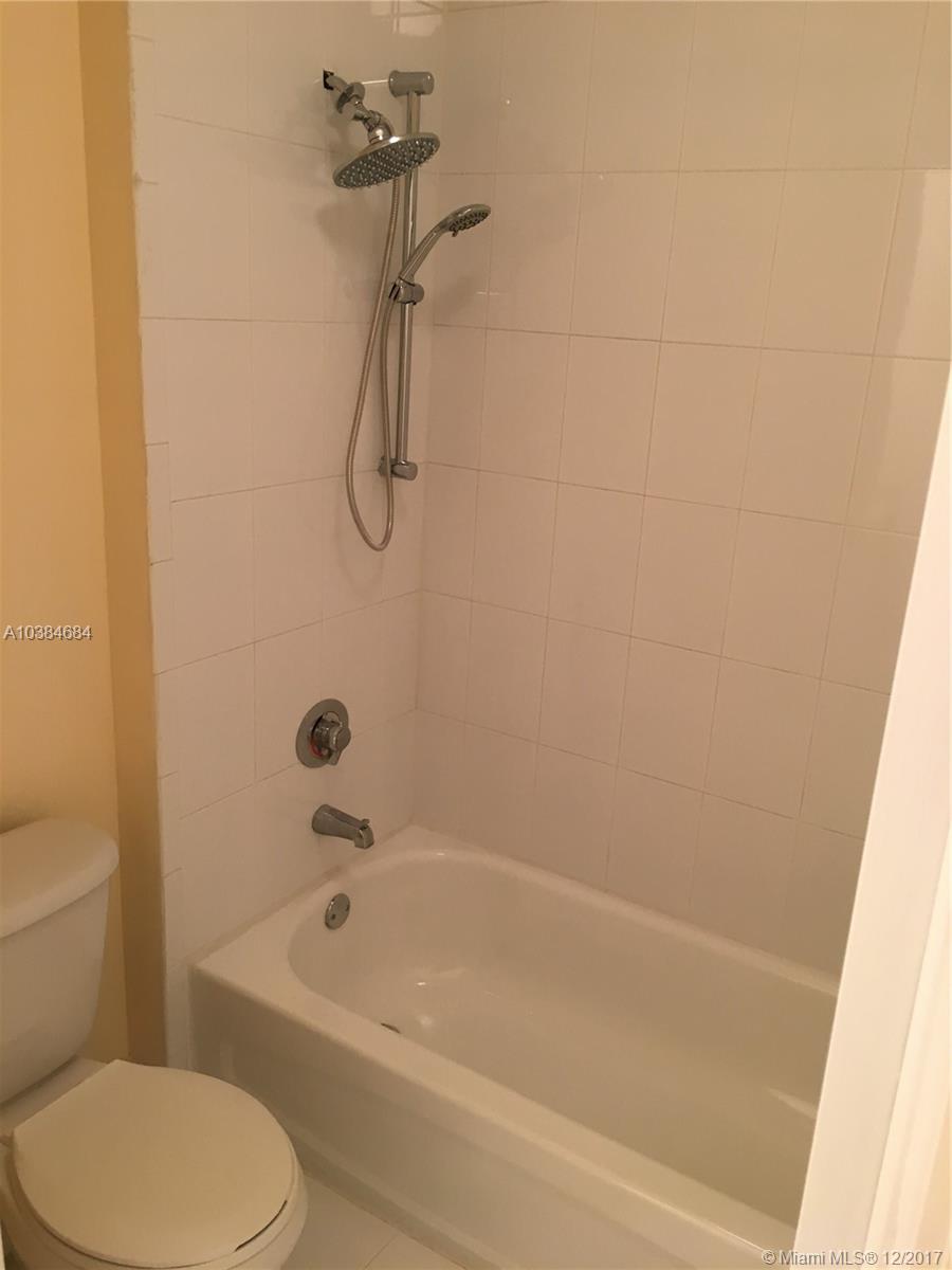 COUNTRY CLUB VILLAS TH CO - Residential Lease