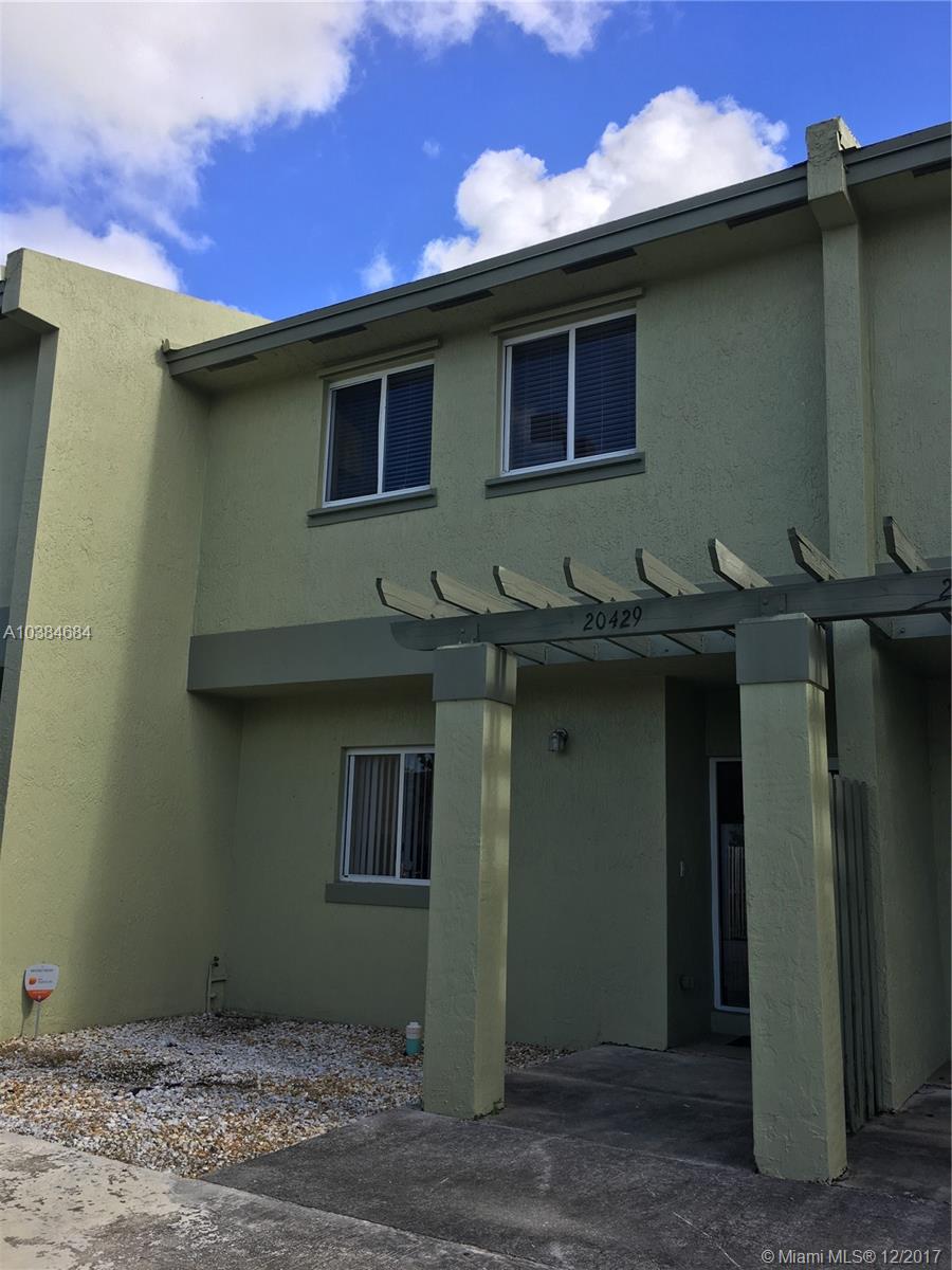 COUNTRY CLUB VILLAS TH CO - Residential Lease