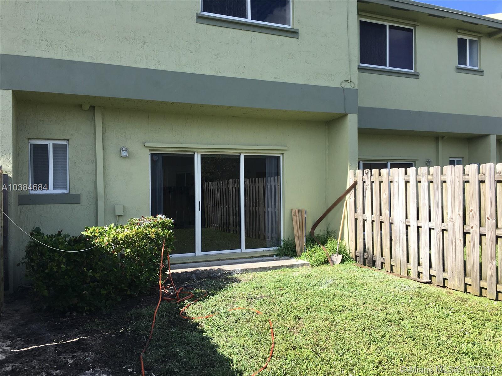 COUNTRY CLUB VILLAS TH CO - Residential Lease