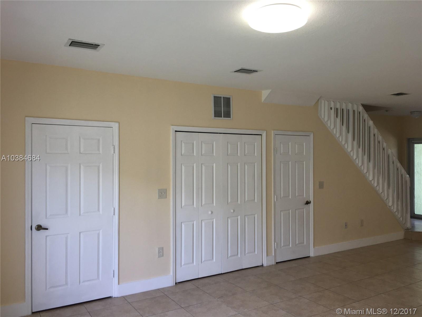 COUNTRY CLUB VILLAS TH CO - Residential Lease