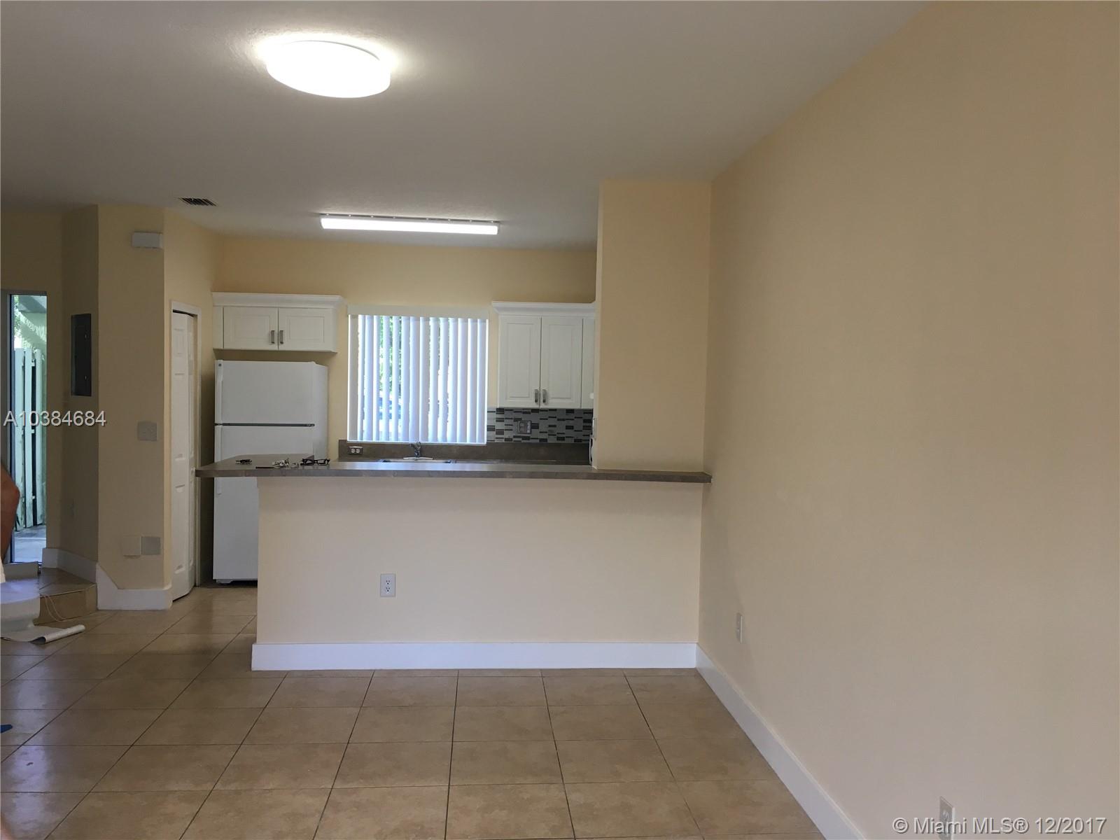 COUNTRY CLUB VILLAS TH CO - Residential Lease