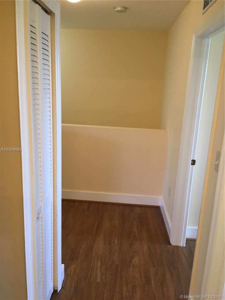COUNTRY CLUB VILLAS TH CO - Residential Lease