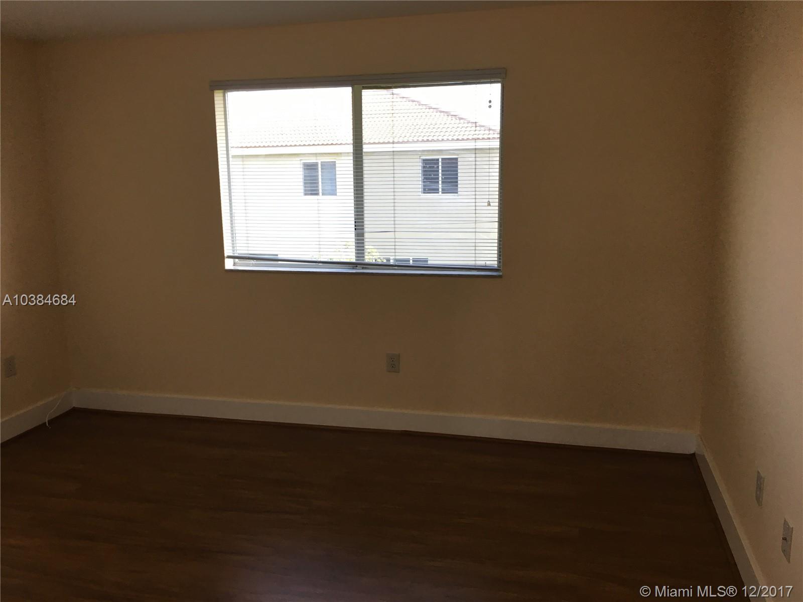 COUNTRY CLUB VILLAS TH CO - Residential Lease