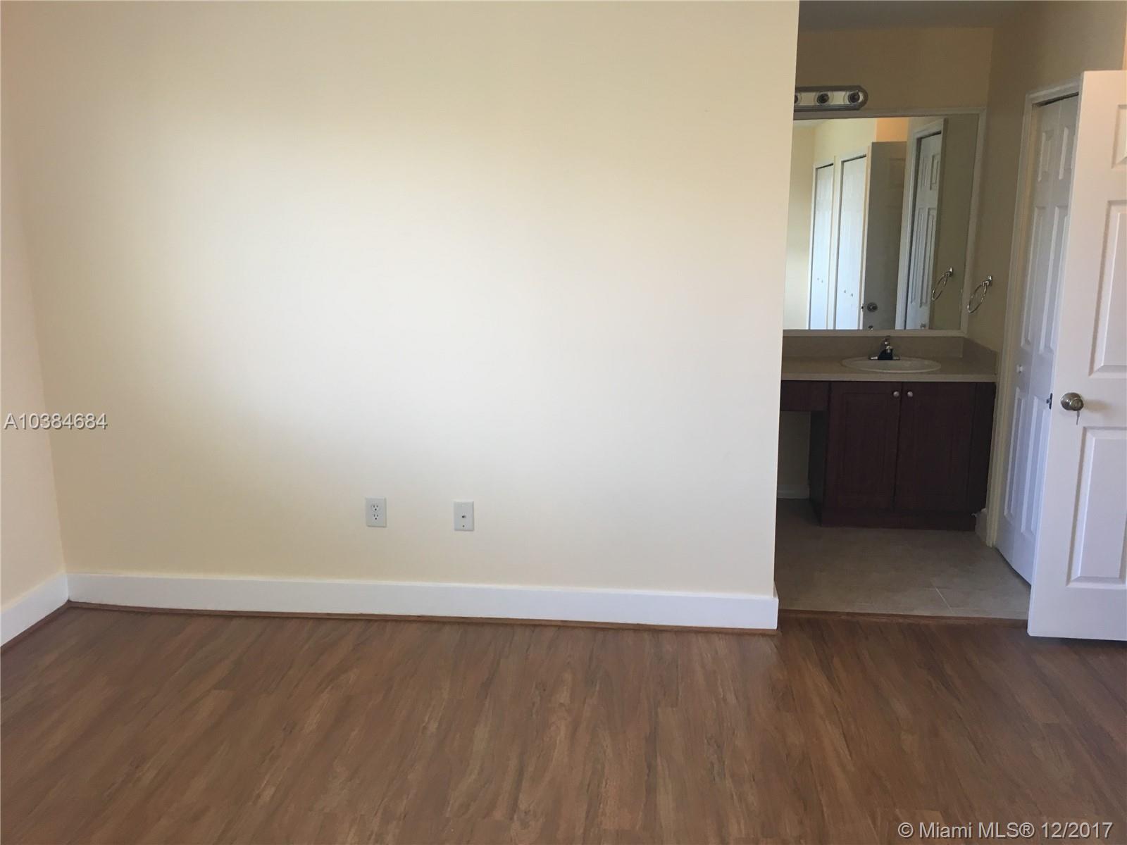 COUNTRY CLUB VILLAS TH CO - Residential Lease