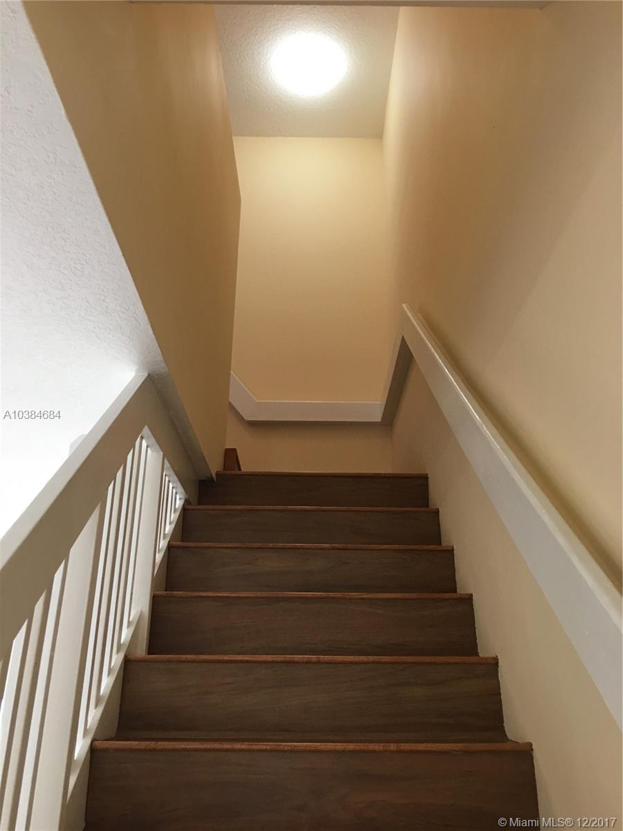 COUNTRY CLUB VILLAS TH CO - Residential Lease