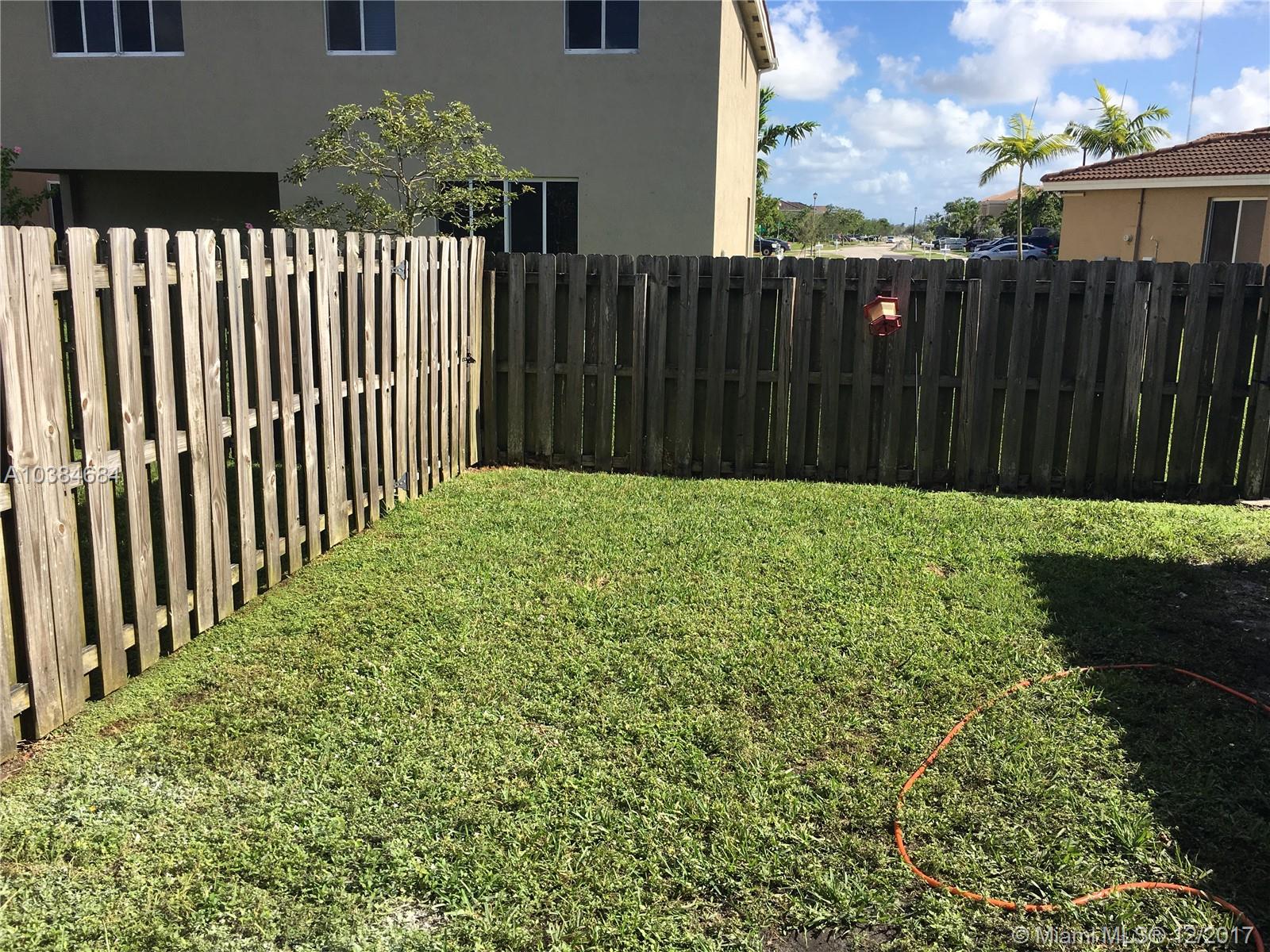 COUNTRY CLUB VILLAS TH CO - Residential Lease