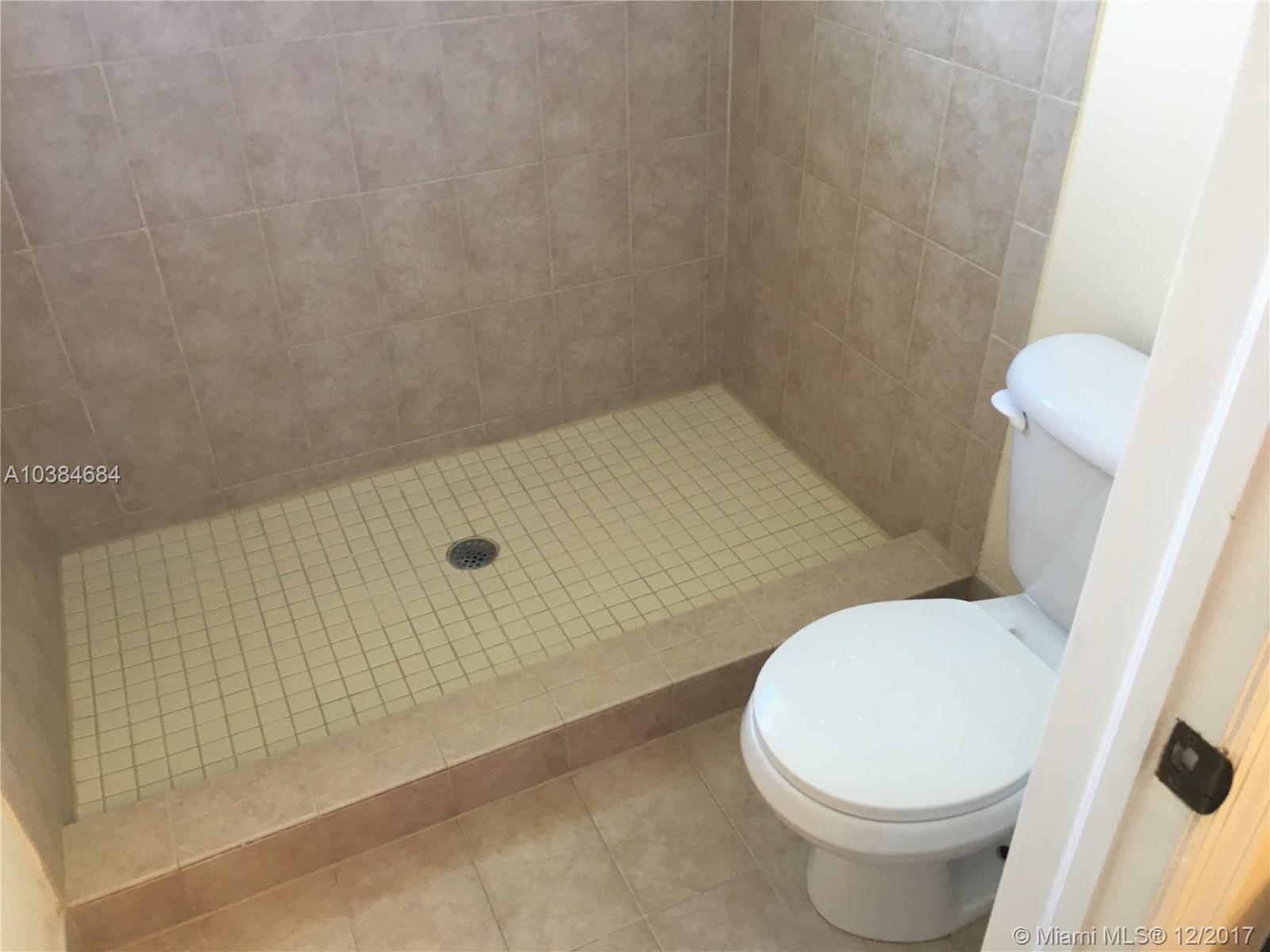 COUNTRY CLUB VILLAS TH CO - Residential Lease