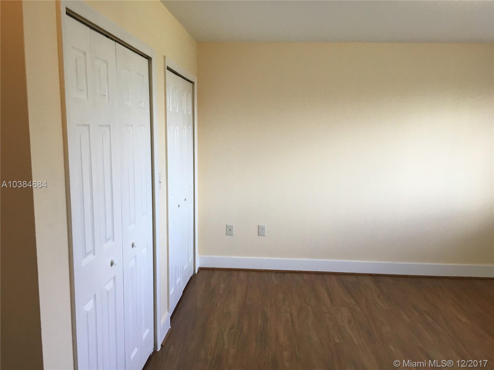 COUNTRY CLUB VILLAS TH CO - Residential Lease