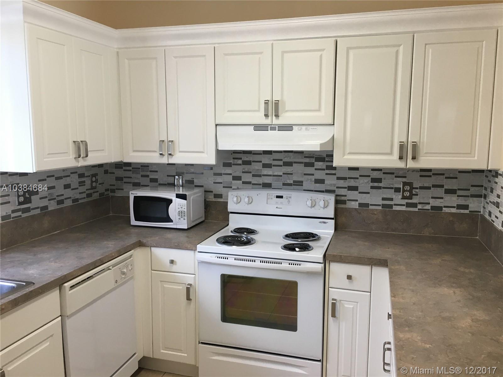 COUNTRY CLUB VILLAS TH CO - Residential Lease