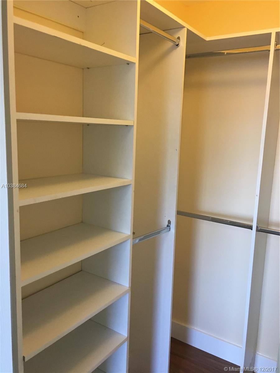 COUNTRY CLUB VILLAS TH CO - Residential Lease