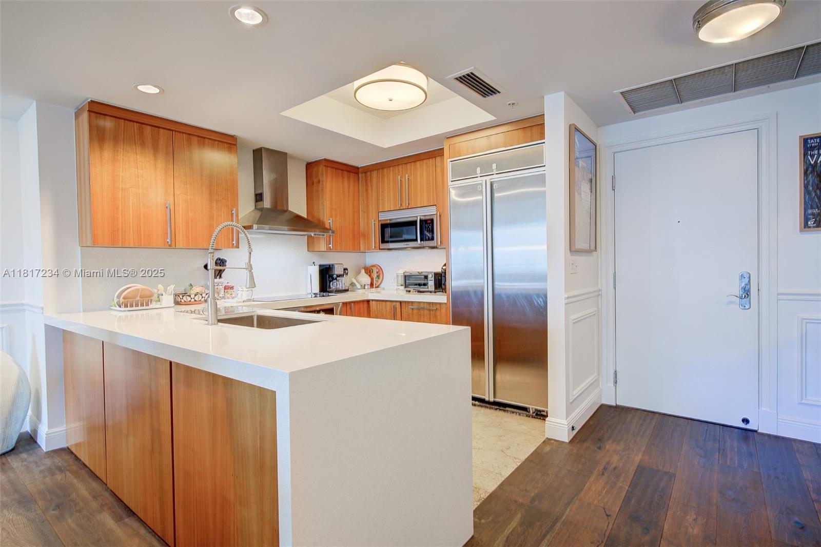 THE TOWER RESIDENCES COND - Residential Lease