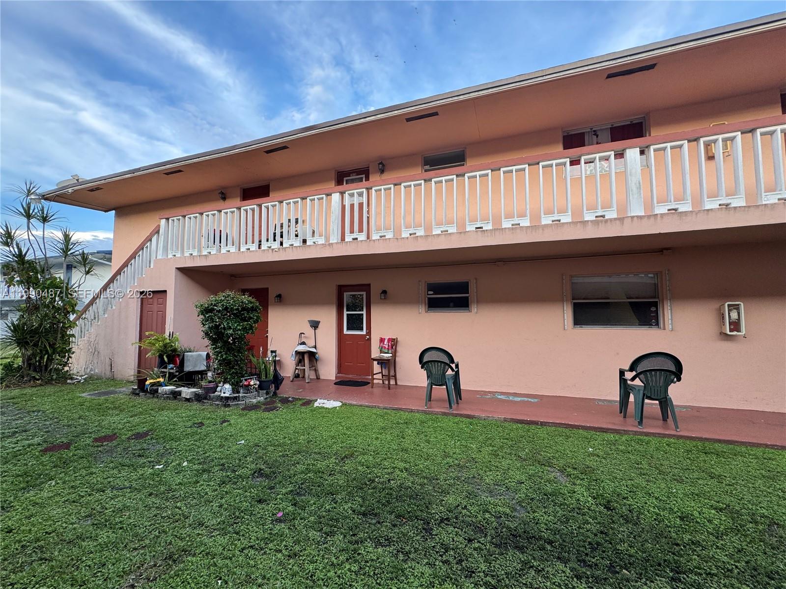 !!! Come see this spacious corner unit-perfect for investors or owner occupants! with no rental restrictions ,it offers excellent flexibility and income potential. Conveniently located jus minutes from nearby schools. this is a big  unit the 3 doors the looks for outside are belong to the unit. 

Please contact the listing agent schedule a showing.