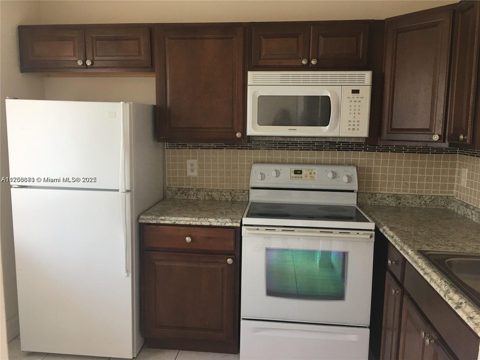 LAKESHORE AT UNIVERSITY P - Residential Lease