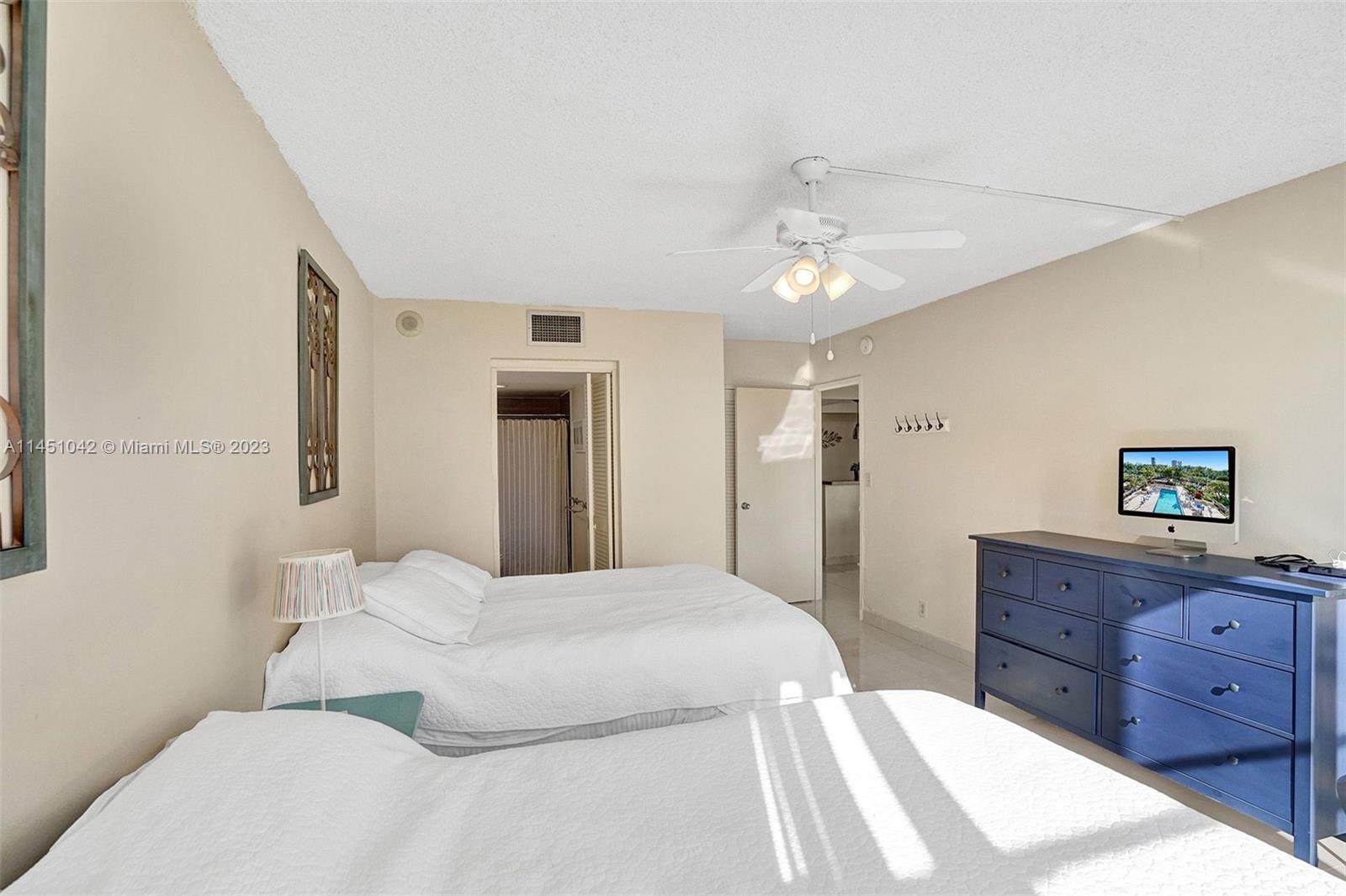 OLYMPUS CONDO PHASE - Residential