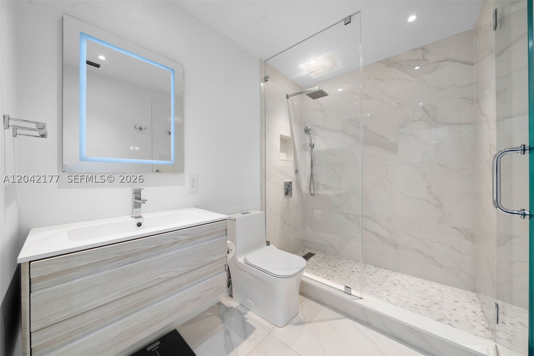 GROVE HILL TOWER CONDO - Residential Lease