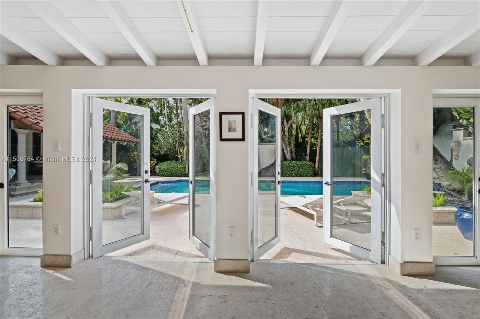 ENTRADA - Residential