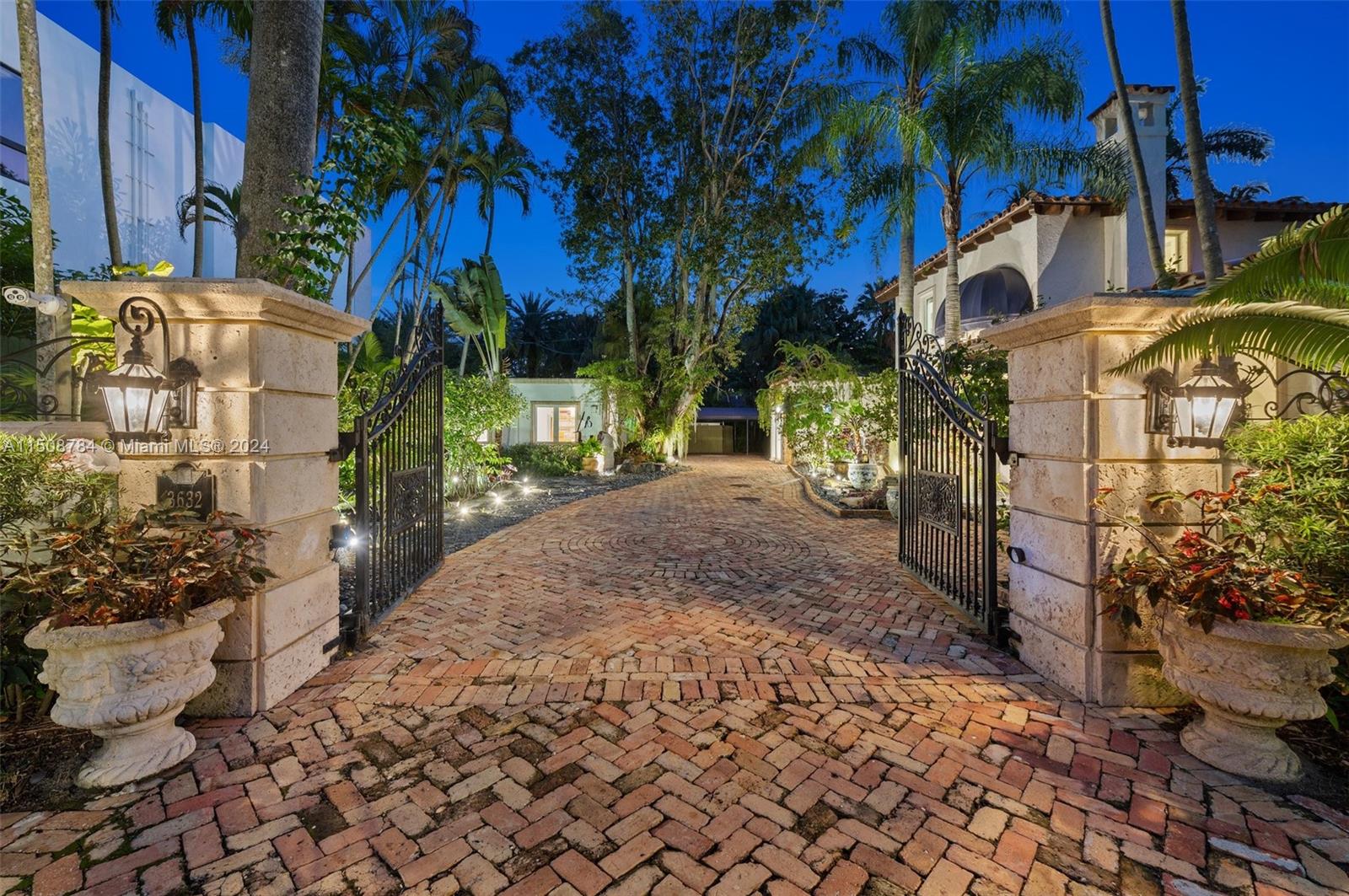 ENTRADA - Residential
