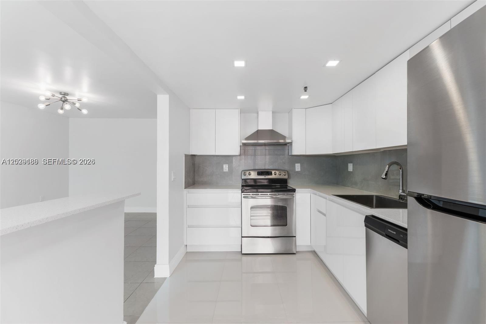 GREYNOLDS PARK CLUB CONDO - Residential