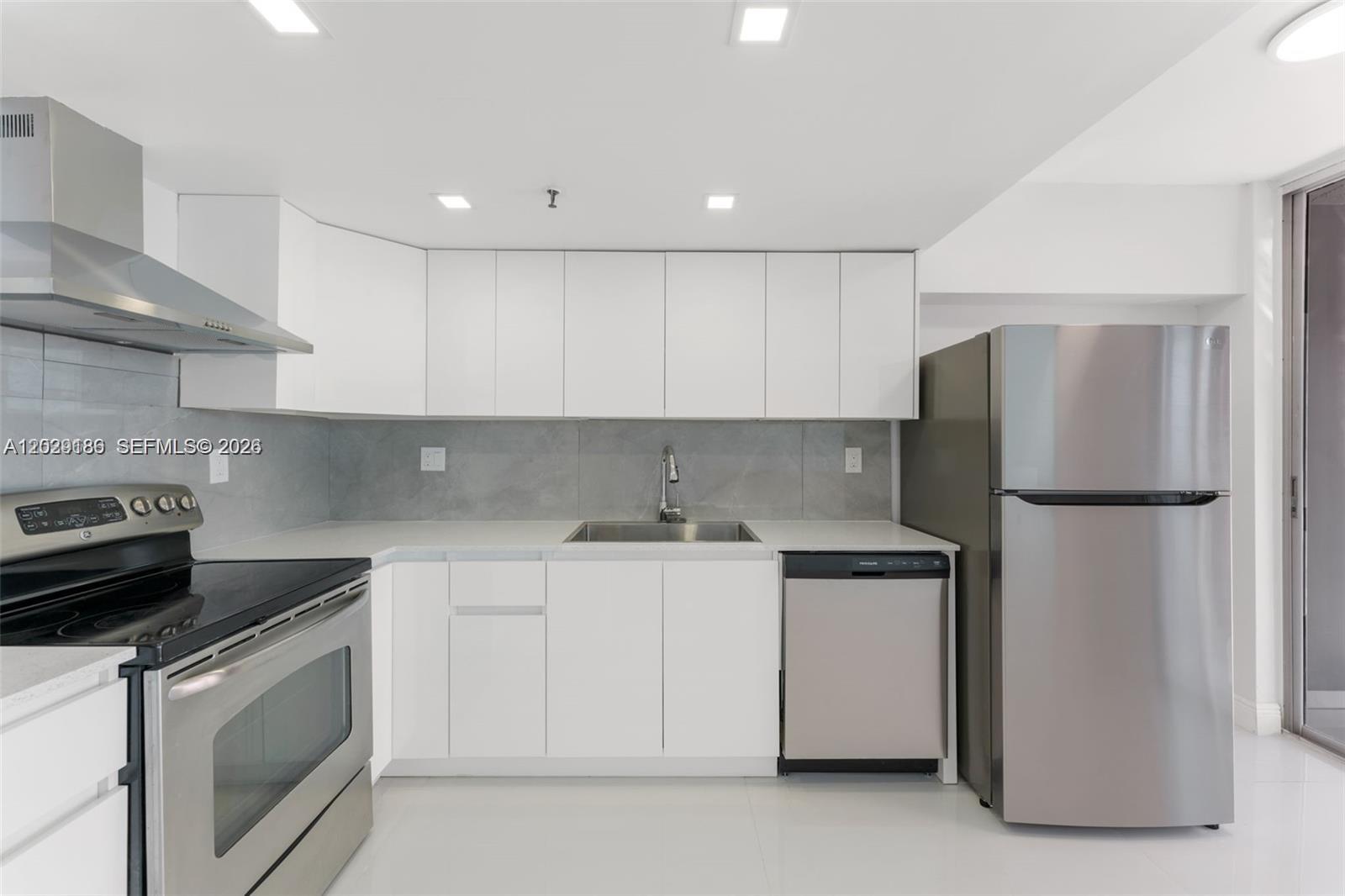 GREYNOLDS PARK CLUB CONDO - Residential