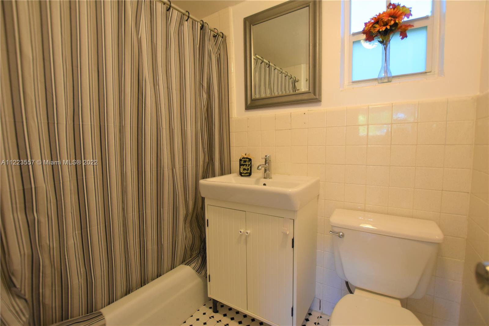 GRAPELAND PARK - Residential Lease