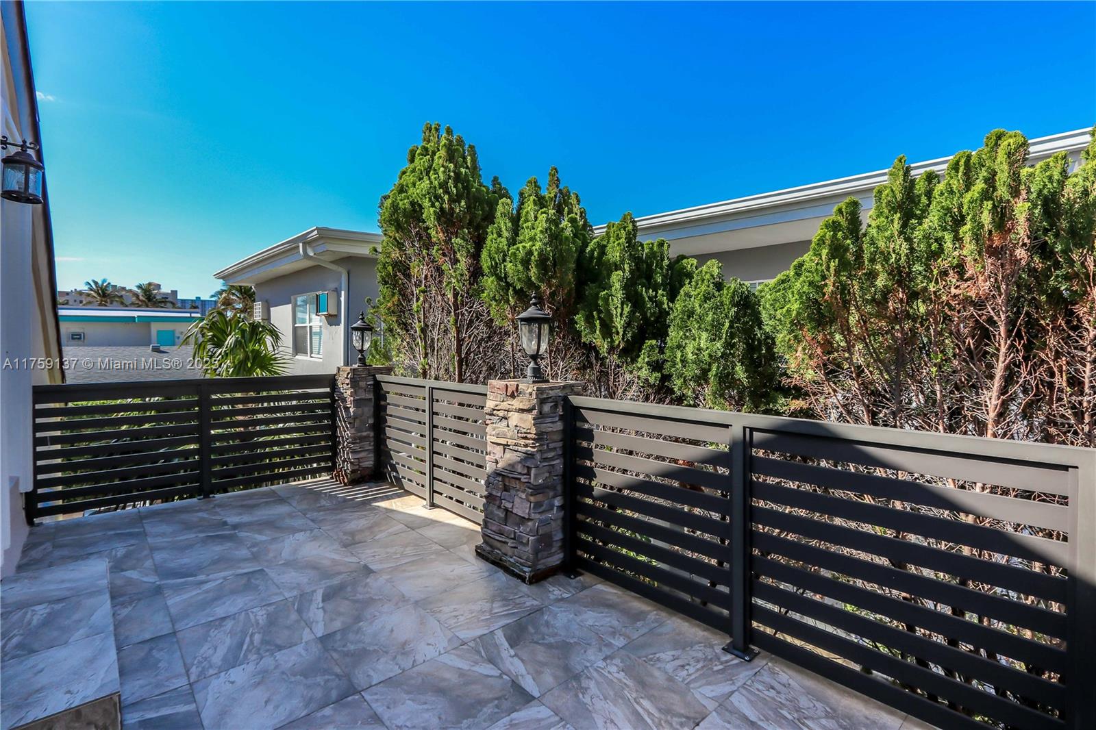 HOLLYWOOD BEACH - Residential