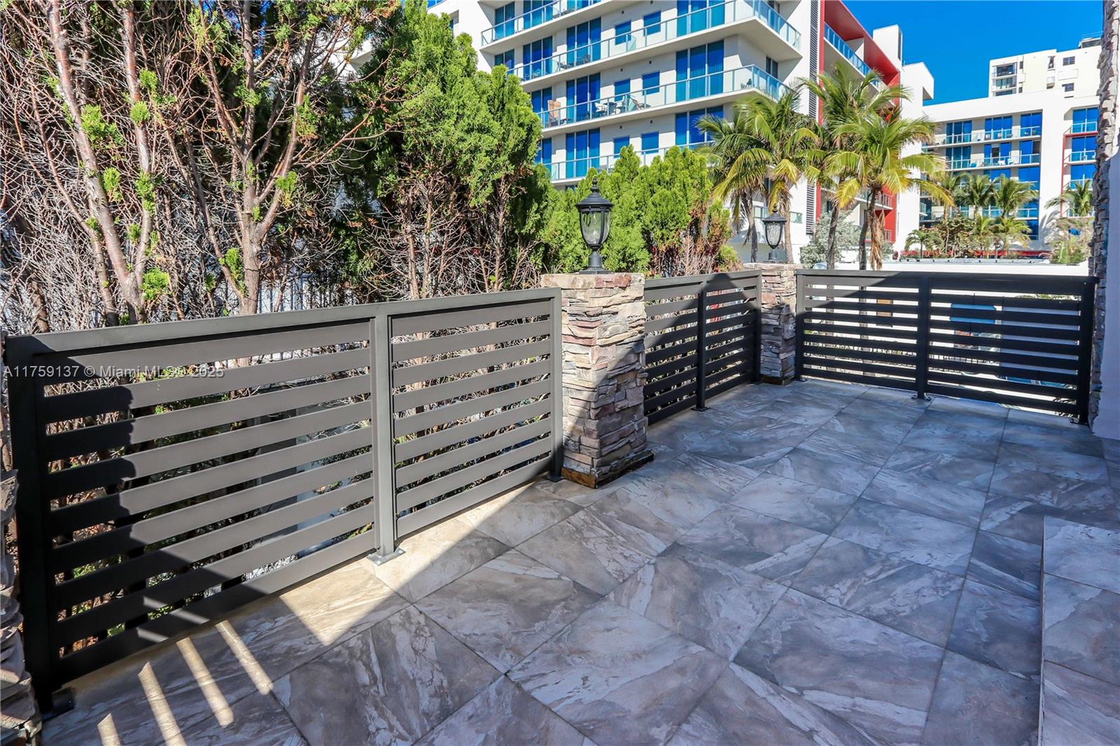 HOLLYWOOD BEACH - Residential
