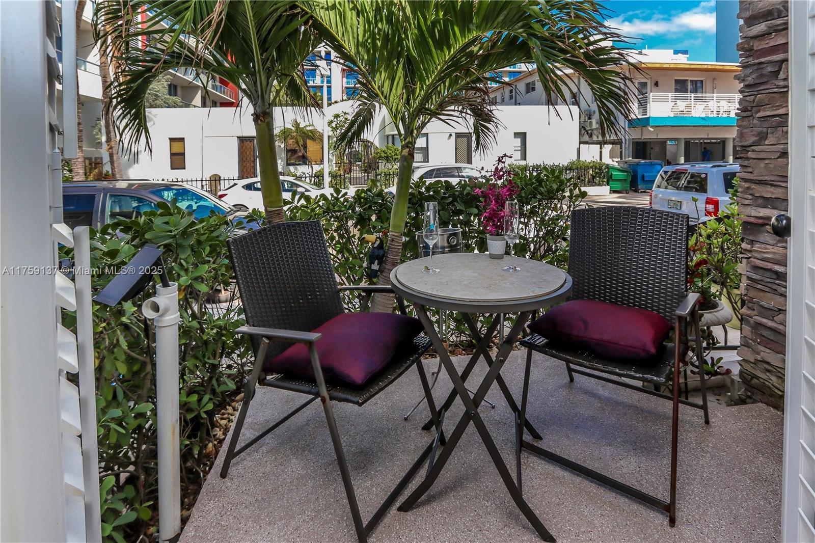 HOLLYWOOD BEACH - Residential