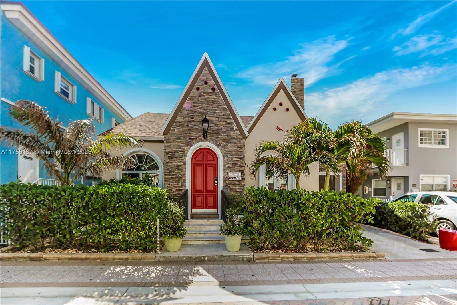 HOLLYWOOD BEACH - Residential