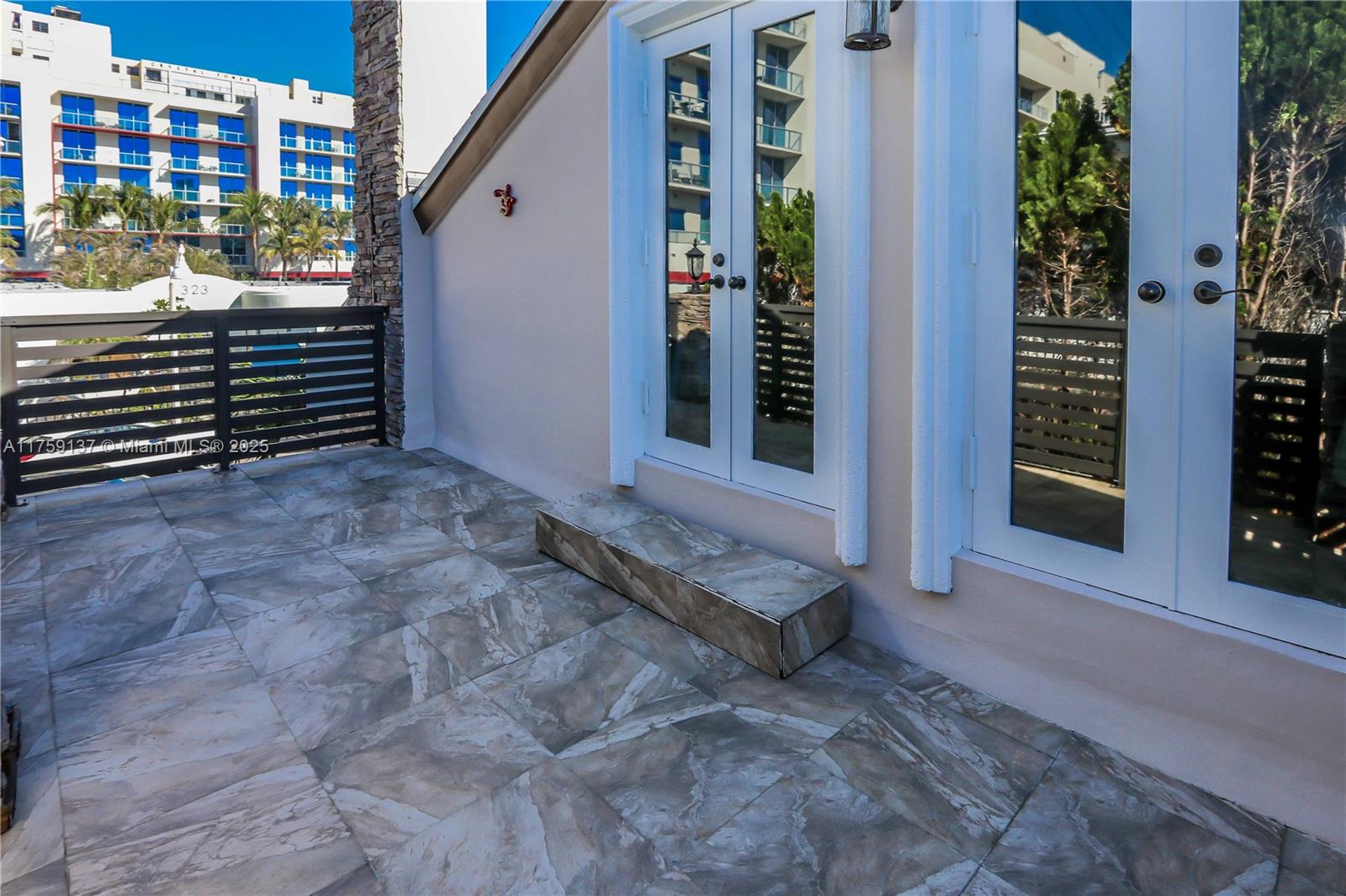HOLLYWOOD BEACH - Residential