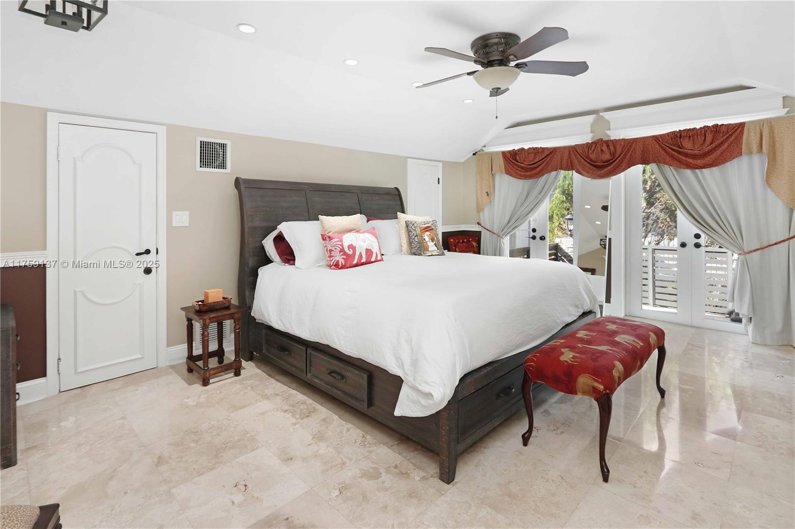 HOLLYWOOD BEACH - Residential