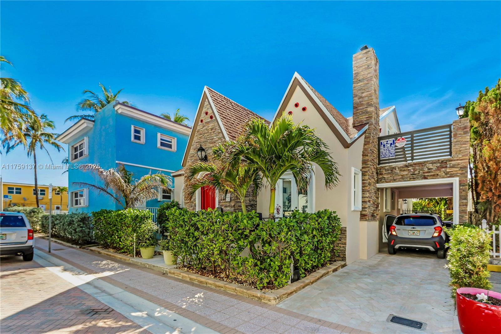 HOLLYWOOD BEACH - Residential
