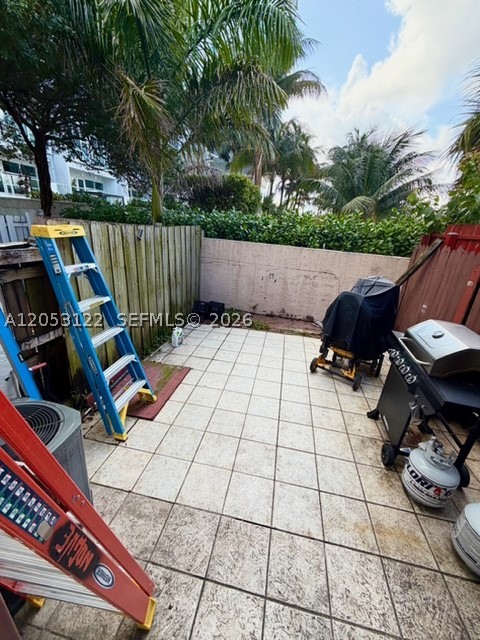 RIVER CLUB TOWNHOUSE COND - Residential