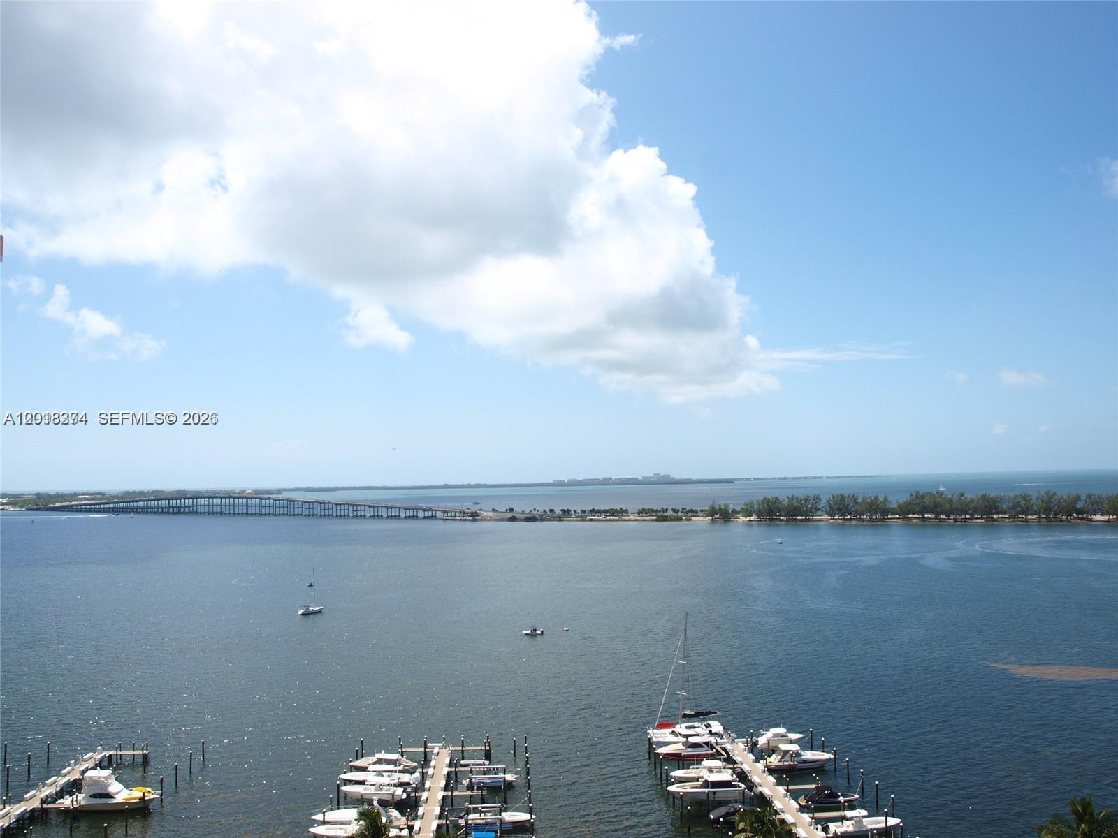 FOR RENT Slip #40  28,000 Lb Boat Lift at Brickell Place Marina. Could be used for up to a 40 ft boat ( weight depending ) MUST BE A BRICKELL PLACE RESIDENT