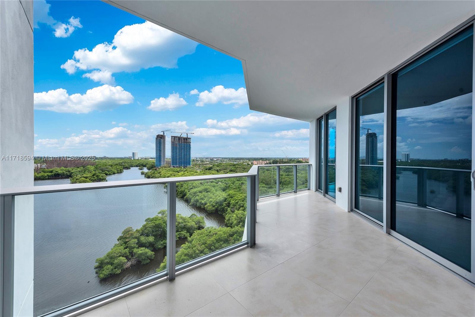 THE RESERVE MARINA PALMS - Residential