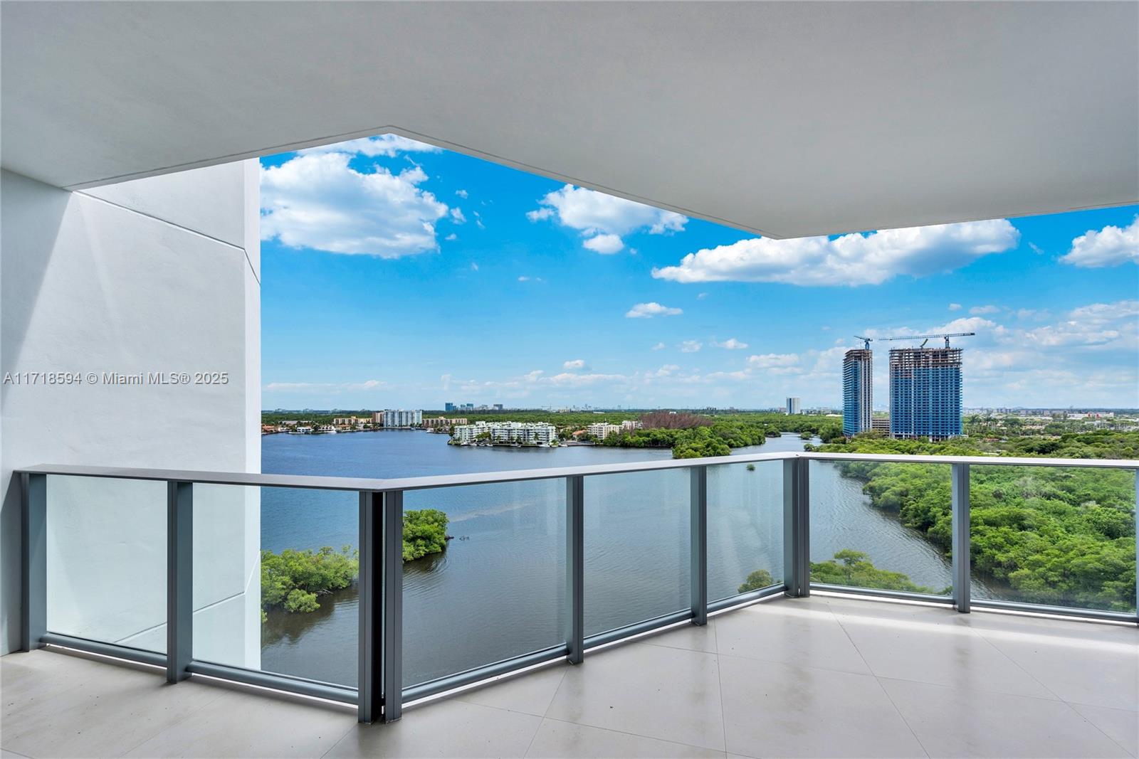 THE RESERVE MARINA PALMS - Residential