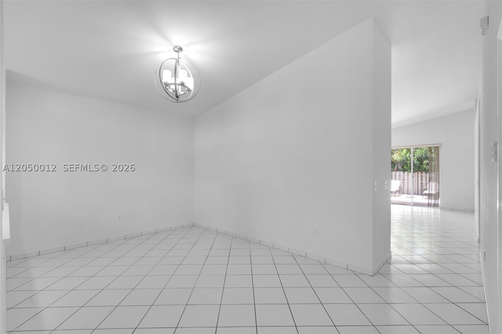 FLORIDA TROPICAL ESTATES - Residential