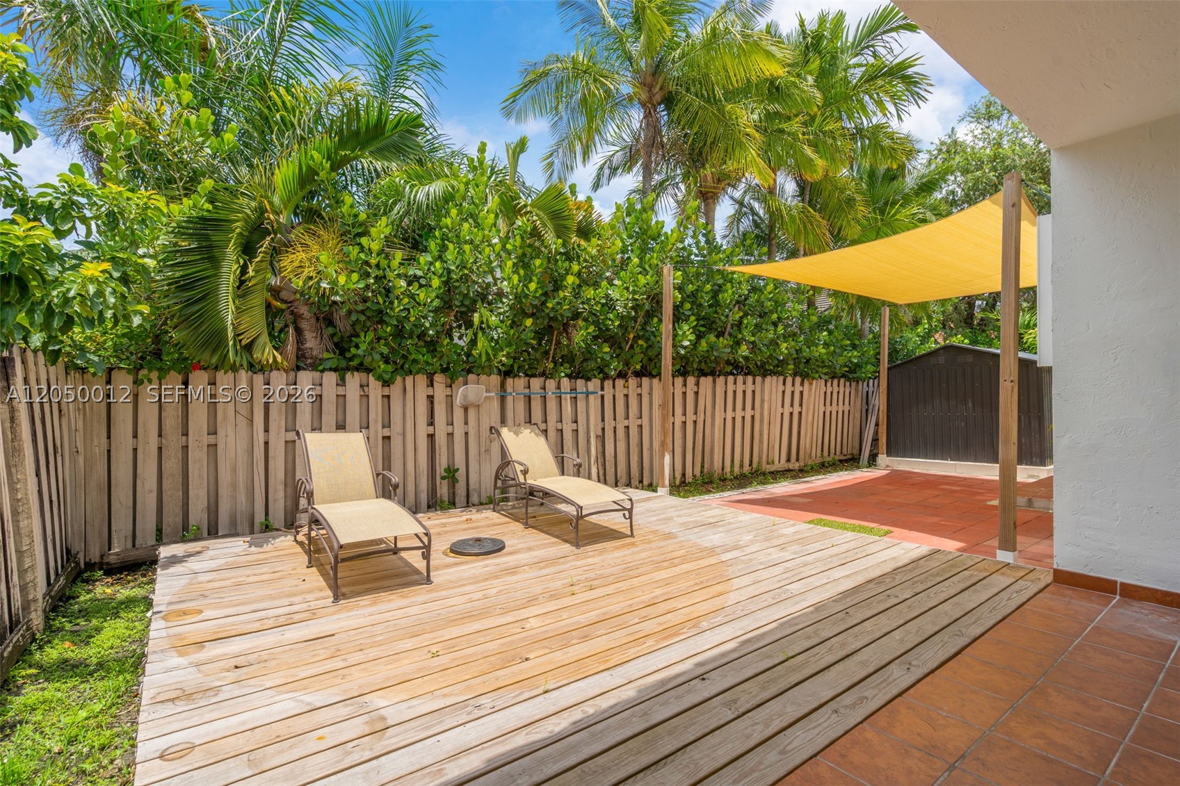 FLORIDA TROPICAL ESTATES - Residential